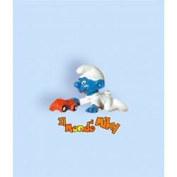 2.0215-Babypuffo gioca con auto